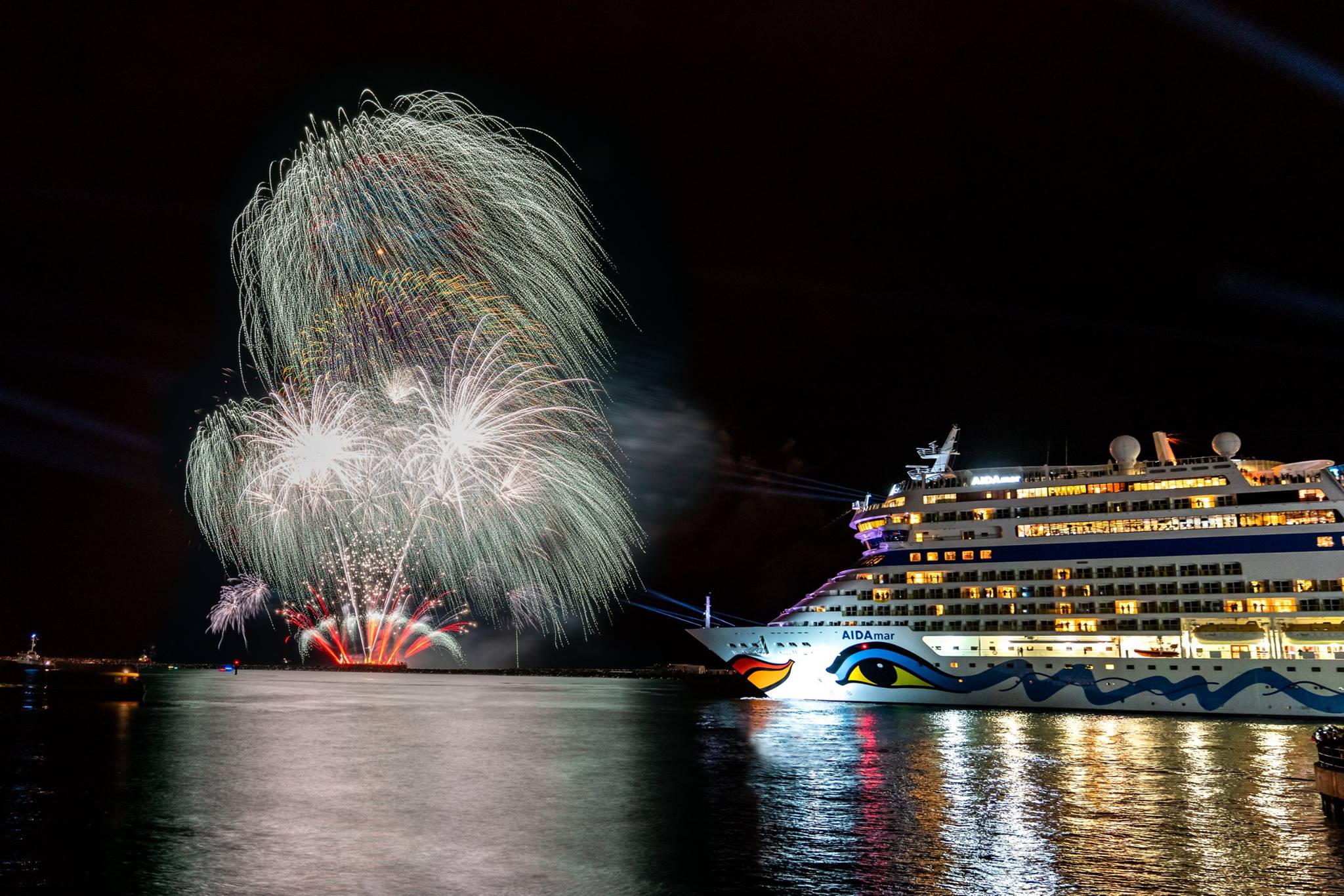 Premiere of Rostock Cruise Festival – FLASH ART FX, Feuerwerk, Lasershows,  Multi Media Shows, Wasserspiele
